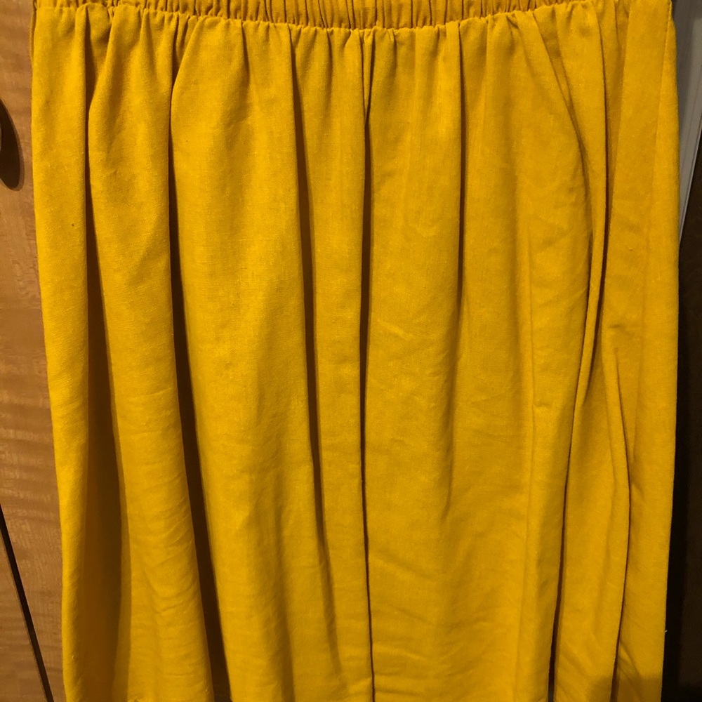 Women’s yellow midi skirt. Perfect for Fall!